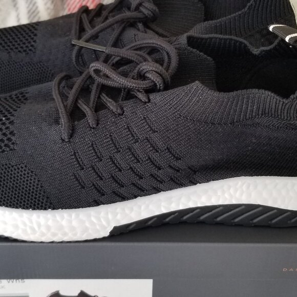 NEW IN BOX Danskin Free black womens sneaker sz 8 - Picture 3 of 7